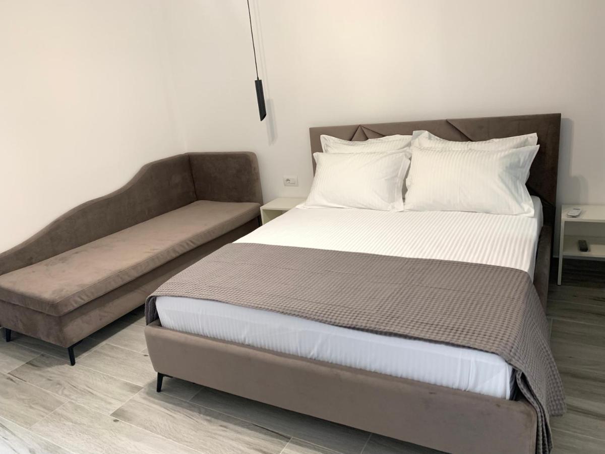 Kekezis Apartments Sarandë 外观 照片